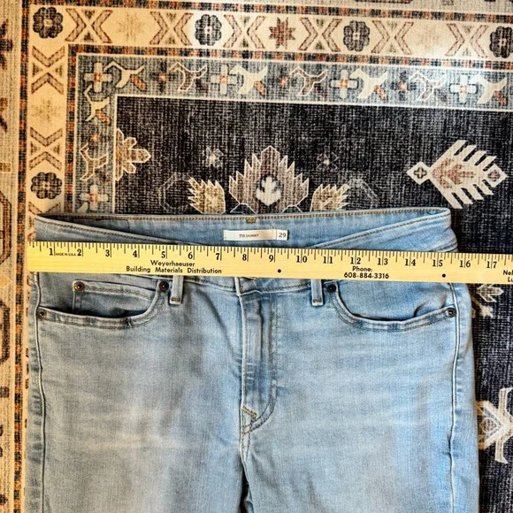Levi’s 711 Skinny Women’s Jeans Light Wash Distressed Hem Size 29 - Picture 15 of 16